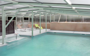 Maison charmante avec piscine partagée à Moncoutant